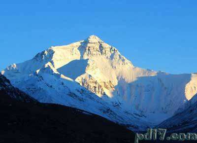 世界三大高峰之一：珠穆朗玛峰 海拔8844.43米