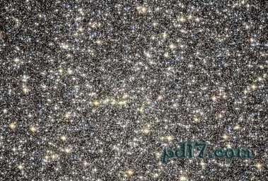 哈勃望远镜所拍摄的经典照片Top3：半人马座欧米伽星团