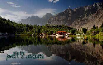 世界上最美的自然湖泊Top7：香格里拉湖