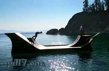 世界著名的水上景点Top8：太浩湖浮木制滑板坡道