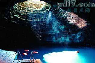 十大惊人的水池和池塘Top6：陨石坑温泉