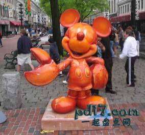 世界上怪异的雕像Top2：龙虾米奇