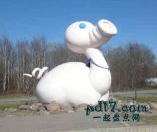 世界上怪异的雕像Top1：图尔库鸭子猪