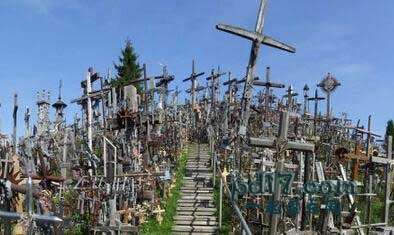 立陶宛特殊旅游景点Top8：十字架山