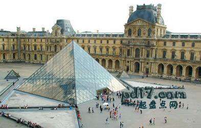 世界著名玻璃建筑Top4：巴黎卢浮宫金字塔