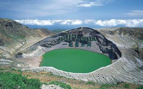 世界上最美的火山口湖Top6：奥冈火山口湖
