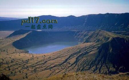 世界上最美的火山口湖Top4：德里比火山口湖