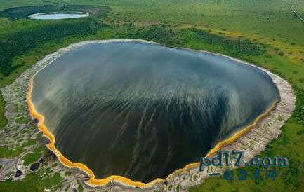 世界上最美的火山口湖Top1：Albertine裂谷火山口湖
