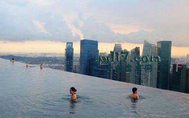 世界上最美丽的无边游泳池Top4：滨海湾金沙大酒店