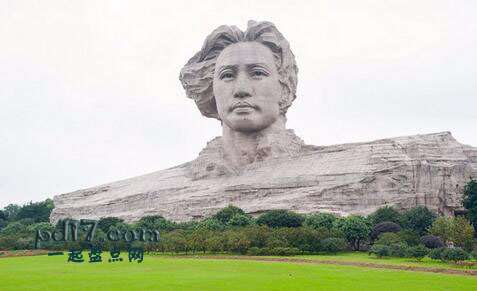 世界上最大的雕像Top15：青年毛主席雕像