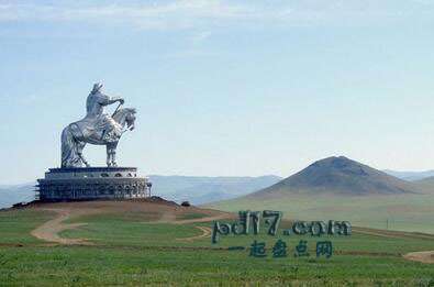 世界上最大的雕像Top13：成吉思汗骑马雕像