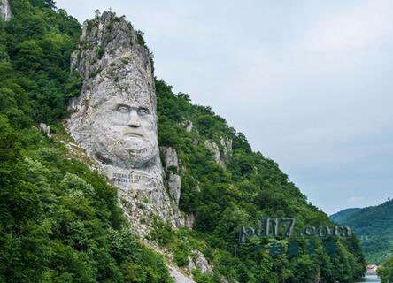 世界上最大的雕像Top12：Decebalus的岩雕