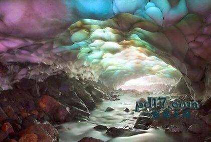 世界上最壮观的天然洞穴Top2：俄罗斯Mutnovsky火山冰洞
