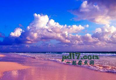 世界上的粉红色沙滩Top5：巴布达的红色海滩