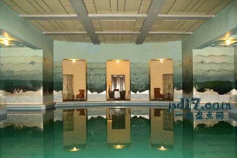 世界上最昂贵的游泳池Top10：乌麦巴旺宫殿泳池