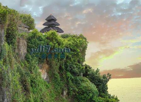 巴厘岛最值得去的地方Top7：乌鲁瓦图寺