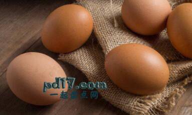 胆固醇最高的食物Top2：鸡蛋（蛋类） 585mg