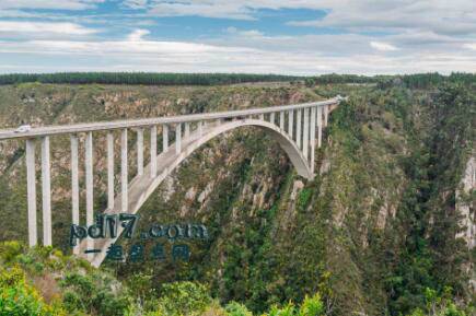 全球最热门的蹦极地点Top6：南非Bloukrans桥梁