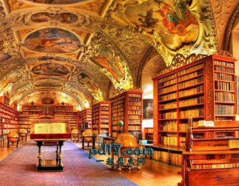 捷克共和国最著名旅游景点Top9：壮观的图书馆：The Clementinum and Strahov Monastery
