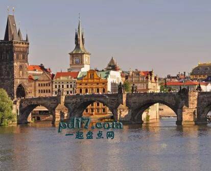 世界上最美的石桥Top6：布拉格，捷克共和国 查理大桥