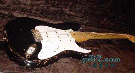 全球最昂贵的乐器Top2：Stratocaster Guitar -Eric Clapton’s “Blackie” – cost- $959,500